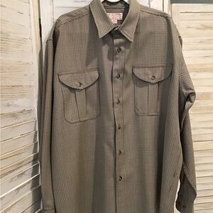 Men’s Filson wool shirt in tan/black houndstooth. Like new!